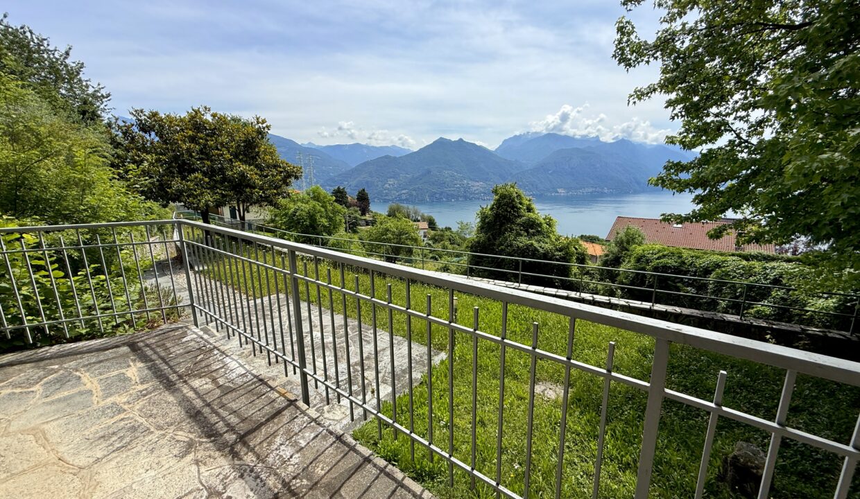 Plesio Casa con Giardino e Vista Lago10