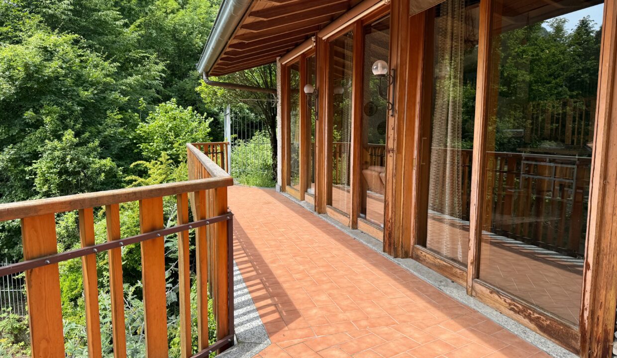 Plesio Casa con Giardino e Vista Lago15