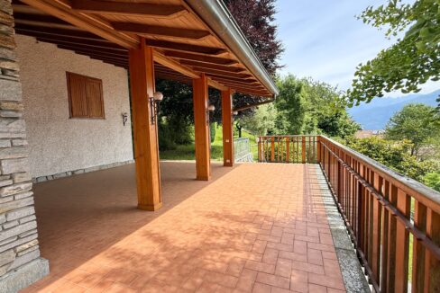 Plesio Casa con Giardino e Vista Lago16