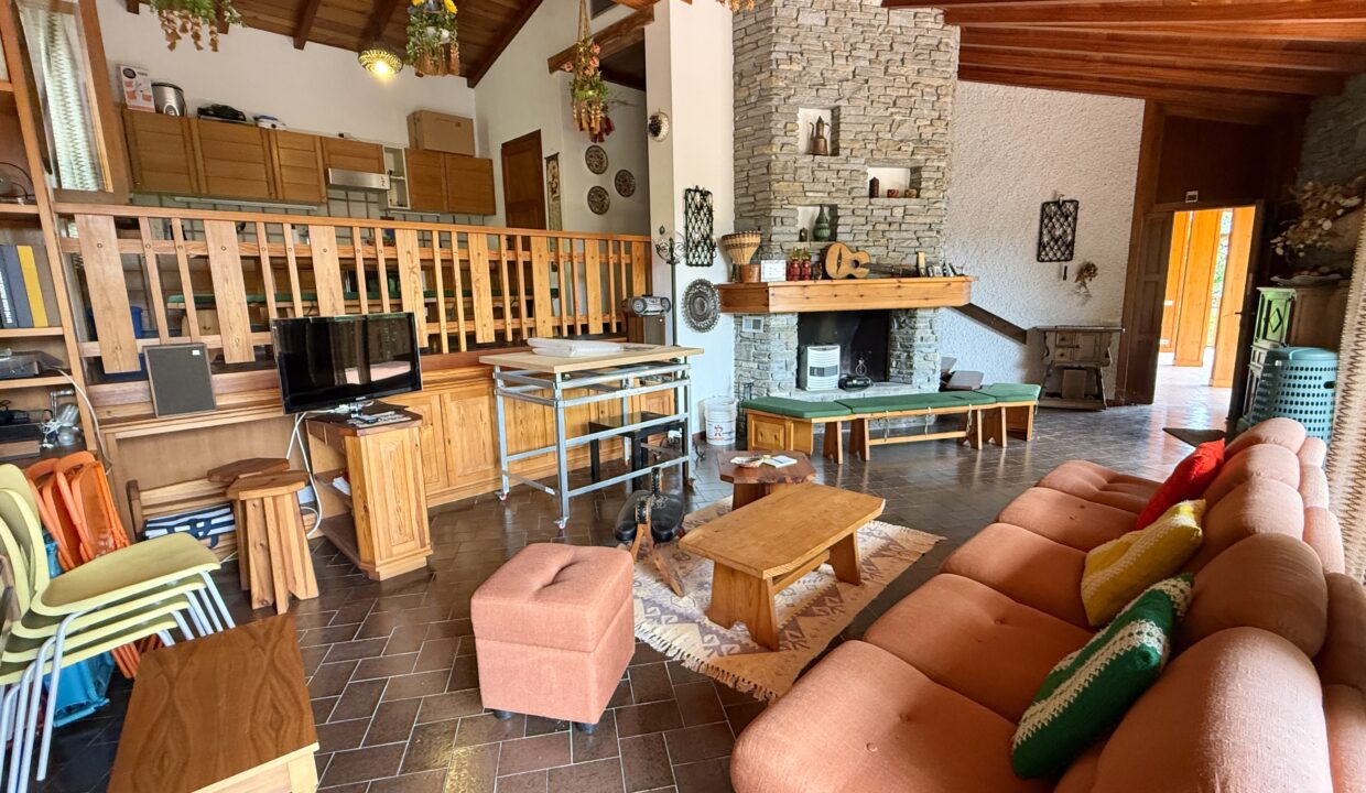 Plesio Casa con Giardino e Vista Lago18