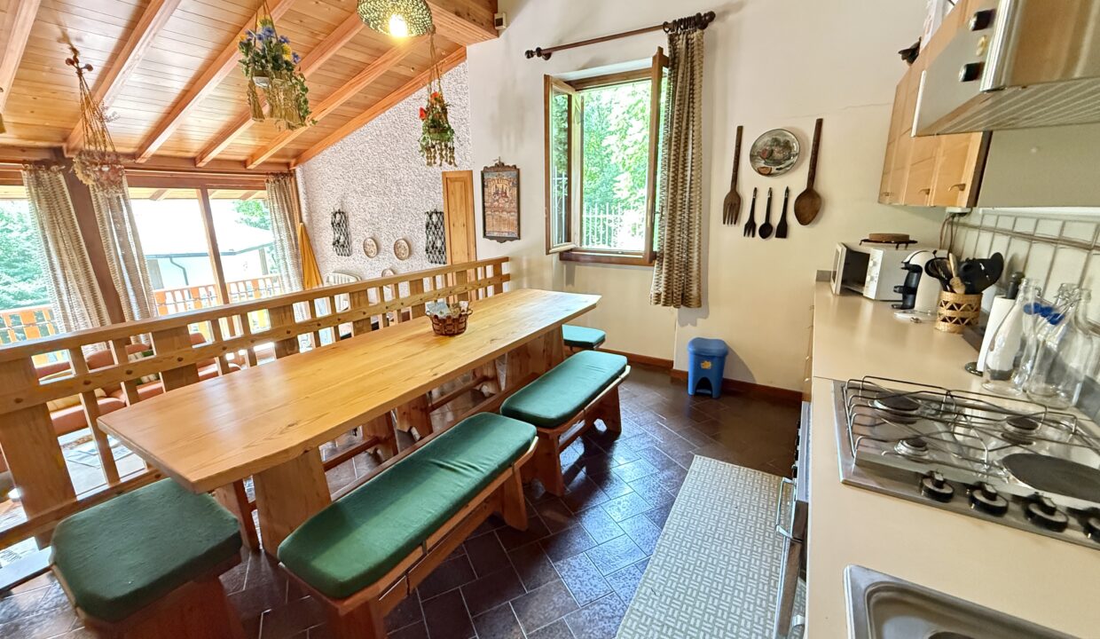 Plesio Casa con Giardino e Vista Lago20