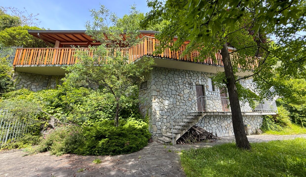 Plesio Casa con Giardino e Vista Lago26