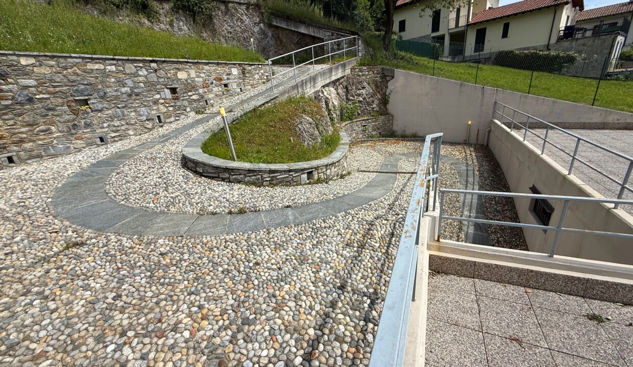 Plesio Casa con Giardino e Vista Lago3