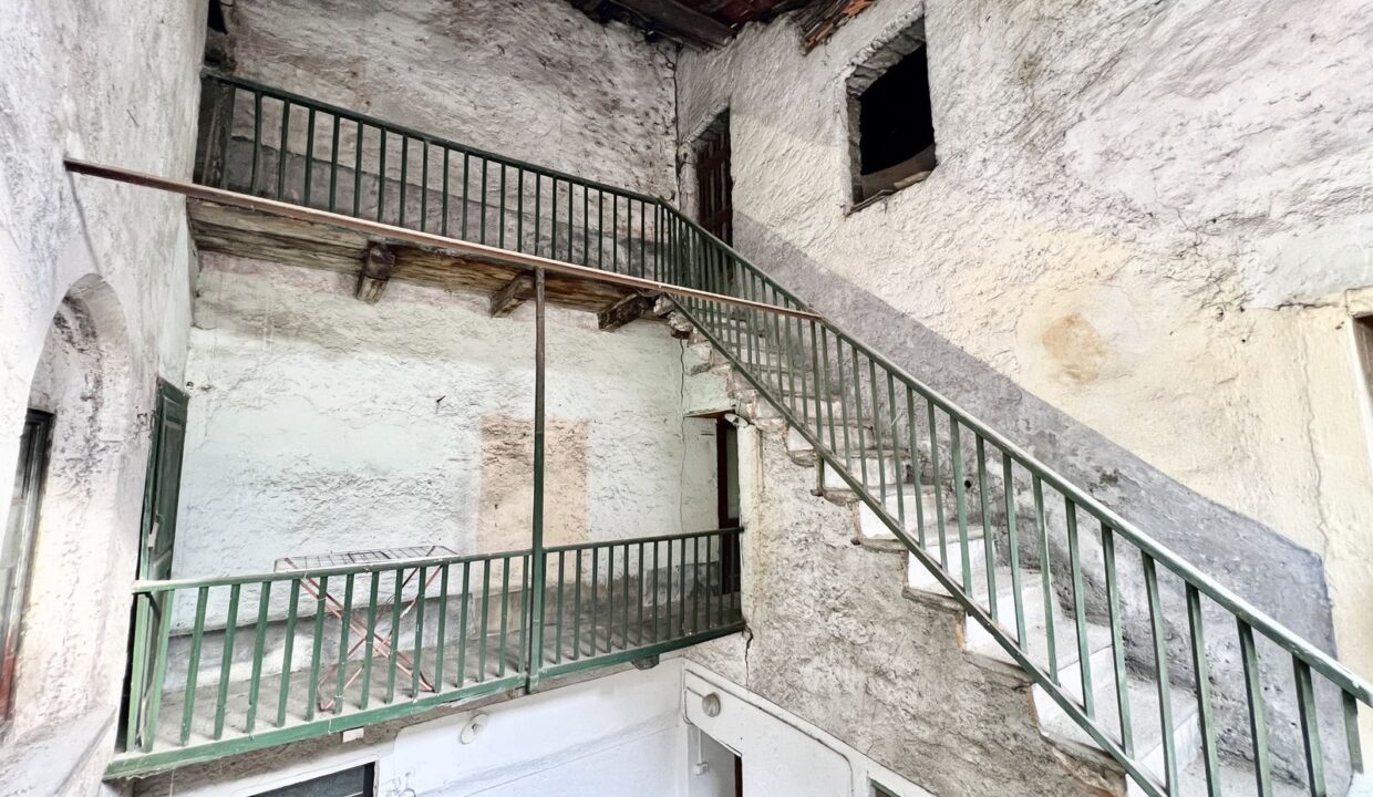 Proprietà Dongo Lago Como da Ristrutturare