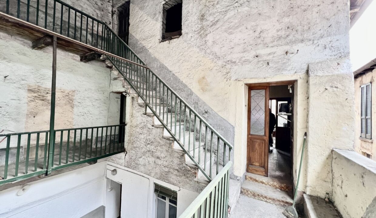 Proprietà Dongo Lago Como da Ristrutturare