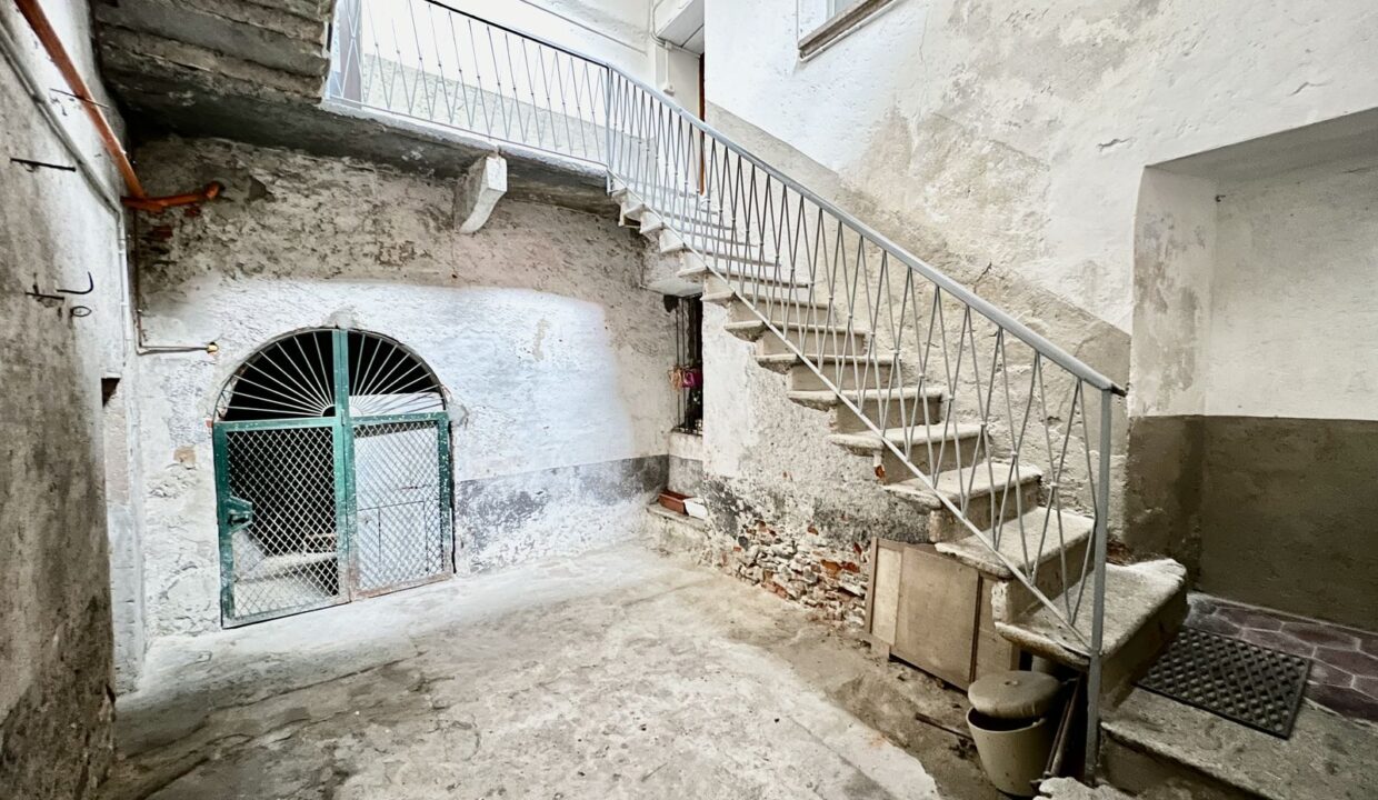Proprietà Dongo Lago Como da Ristrutturare