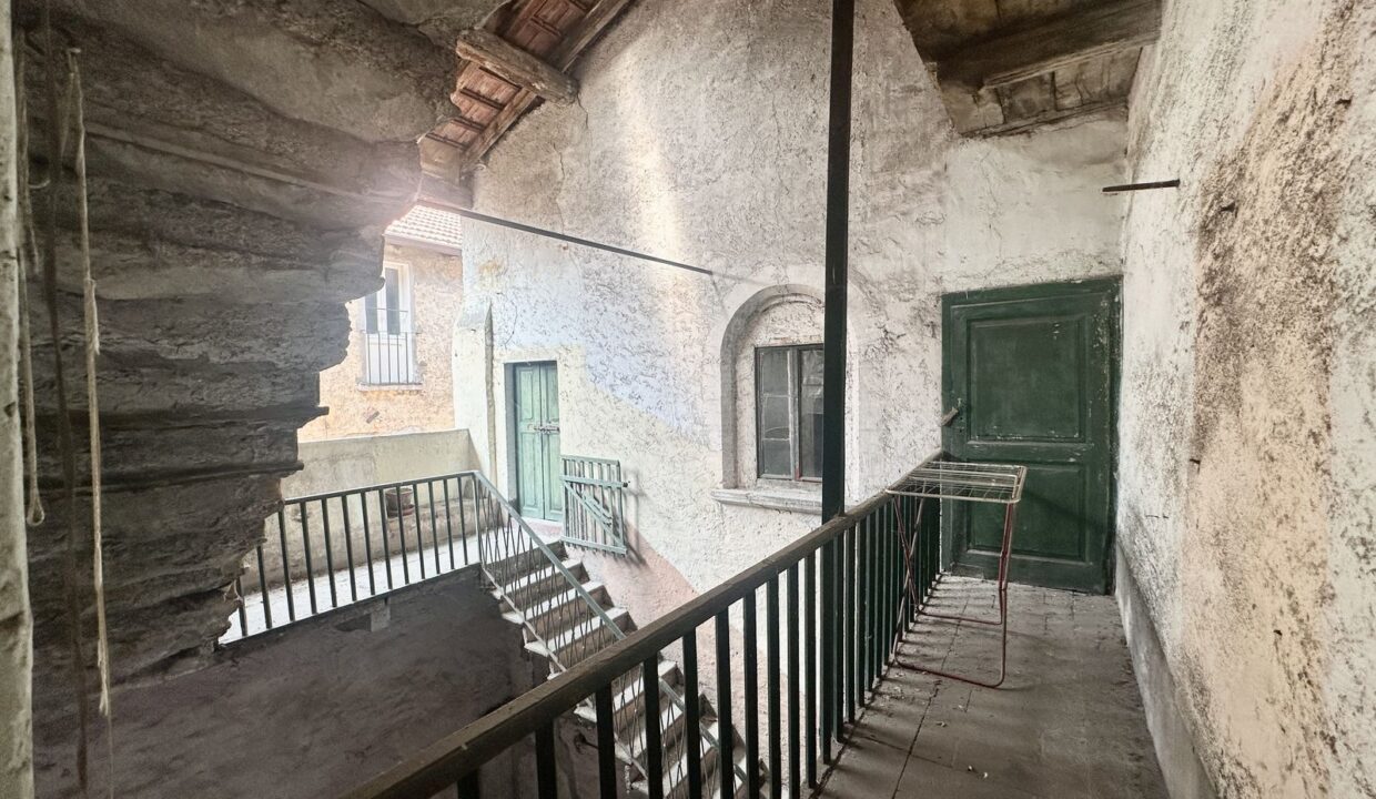 Proprietà Dongo Lago Como da Ristrutturare
