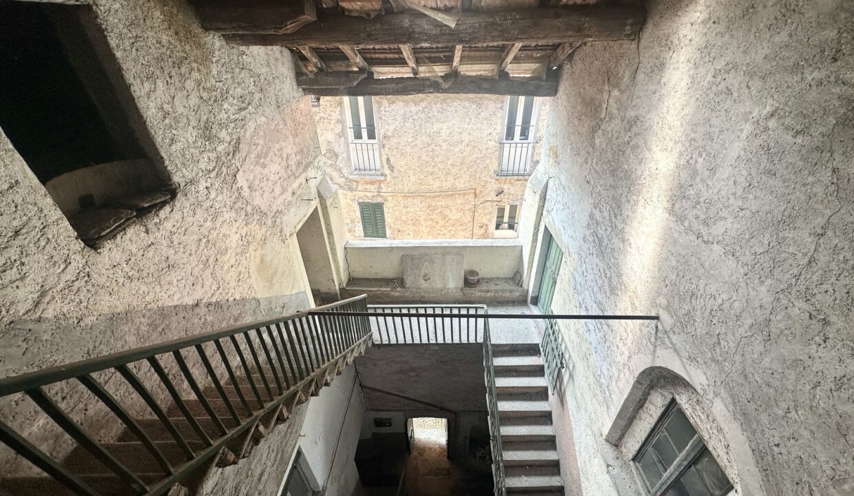 Proprietà Dongo Lago Como da Ristrutturare
