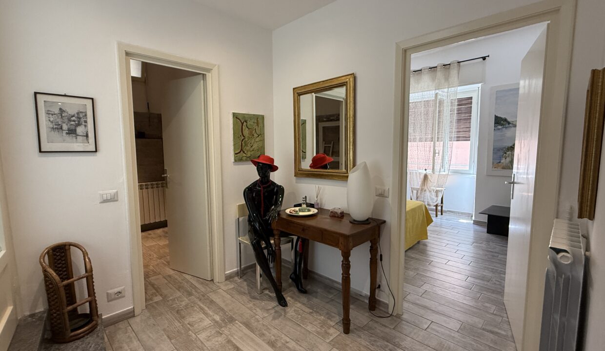Moltrasio Appartamento con Terrazzo e Vista Lago12