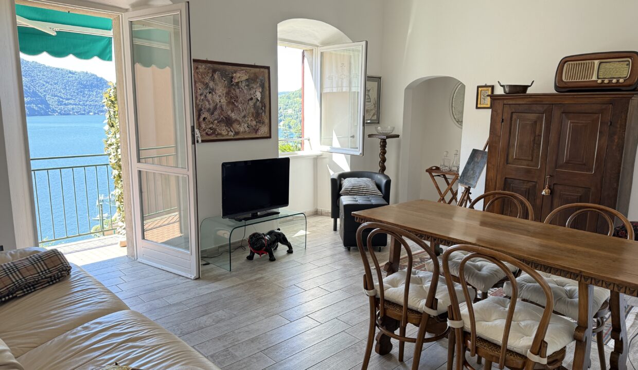Moltrasio Appartamento con Terrazzo e Vista Lago18