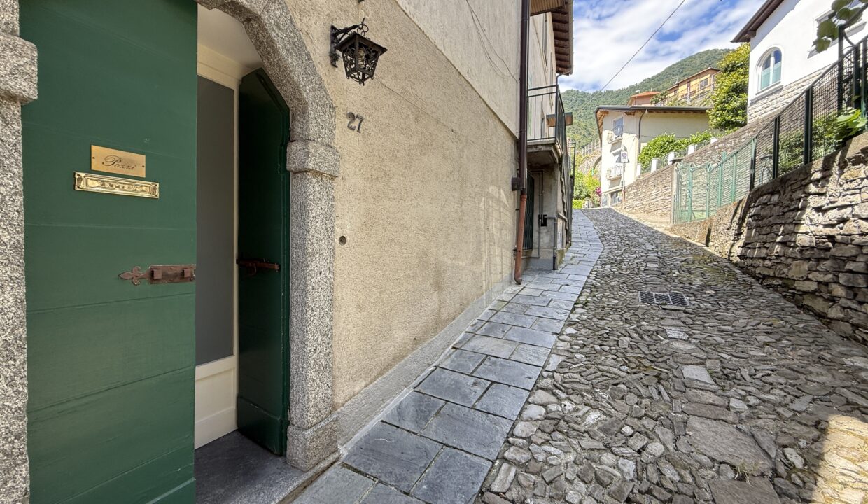 Moltrasio Appartamento con Terrazzo e Vista Lago22