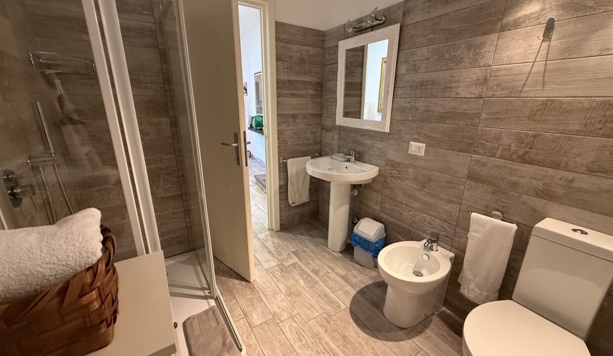 Moltrasio Appartamento con Terrazzo e Vista Lago9
