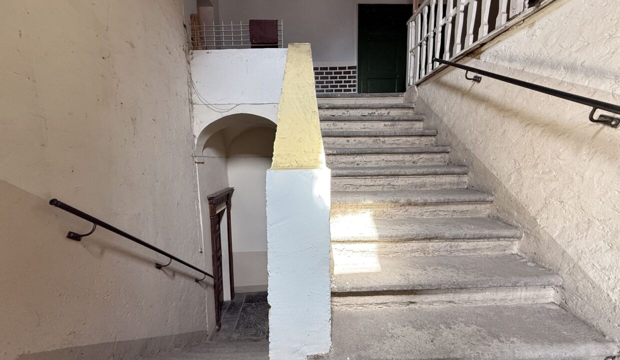 Appartamento Dongo da Ristrutturare 100mt Lago