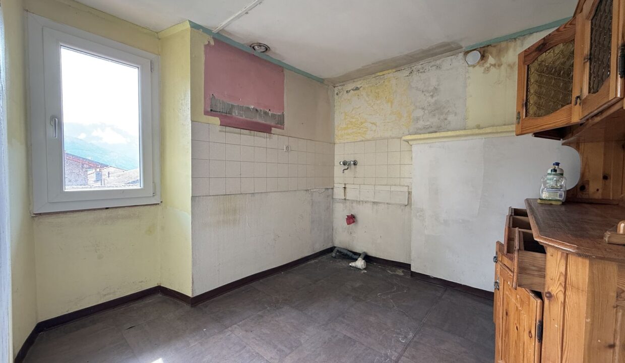 Appartamento Dongo da Ristrutturare 100mt Lago