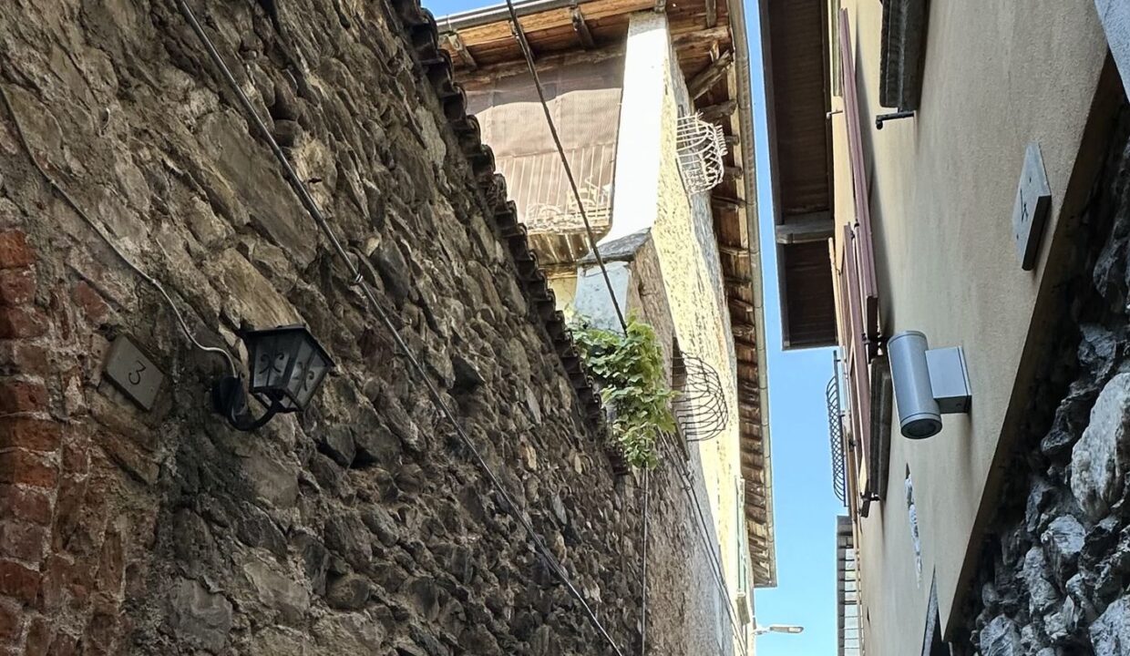 Appartamento Dongo da Ristrutturare 100mt Lago