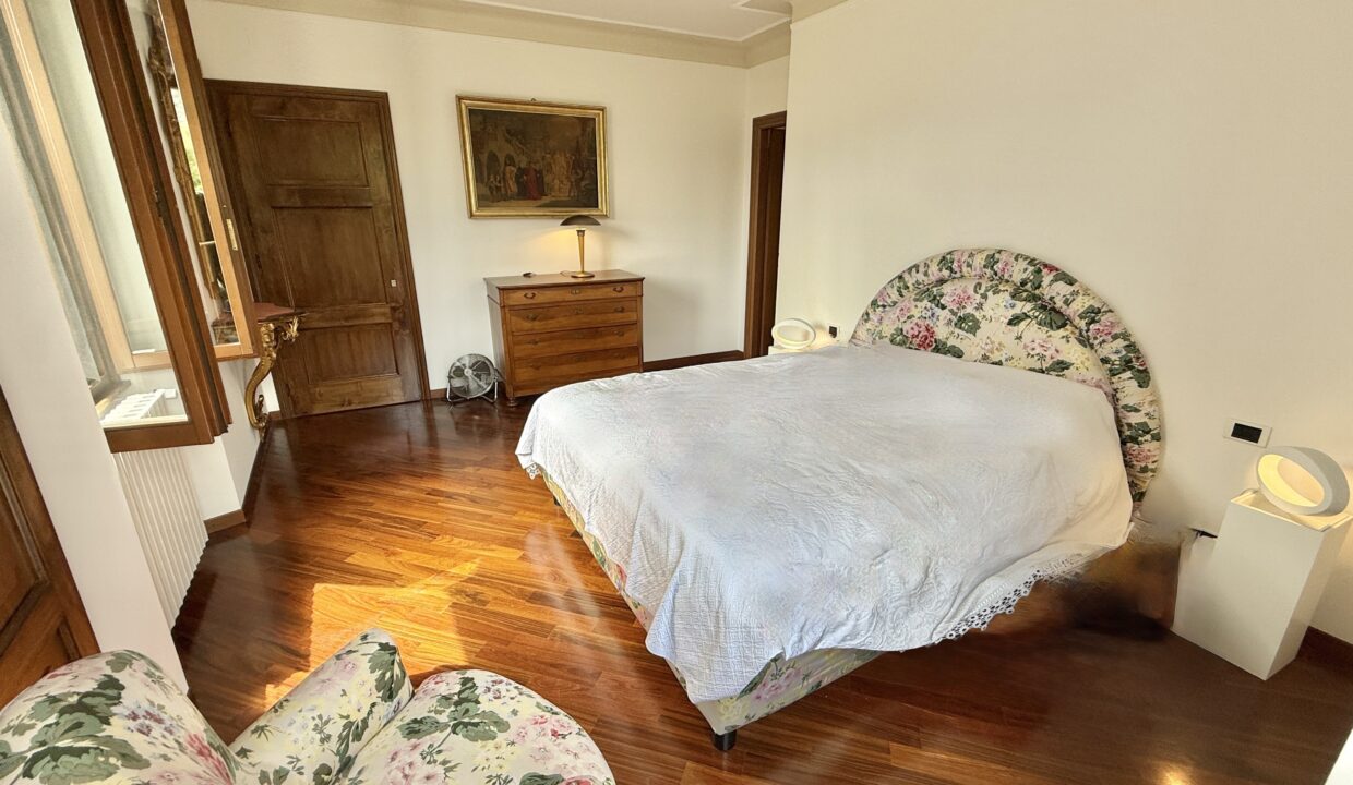 B14D5324-E8EB-4146-A901-11E42A4782E6_1_201_a