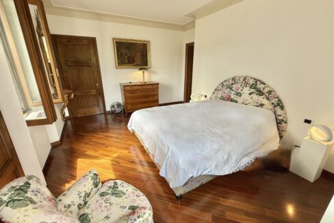 B14D5324-E8EB-4146-A901-11E42A4782E6_1_201_a