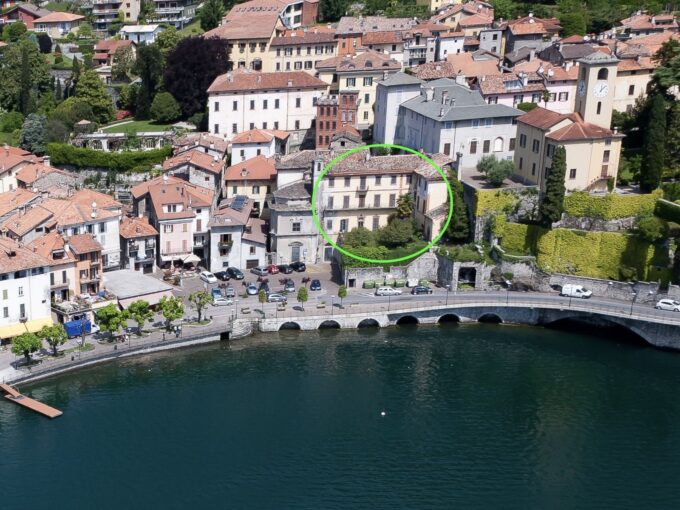 Lago di Como – Gravedona ed Uniti: Palazzo storico fronte lago in pieno centro