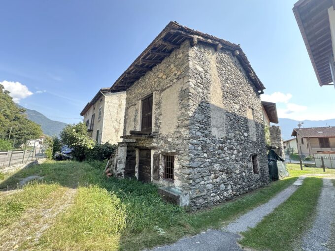 Rustico da Ristrutturare Lago Como Sorico