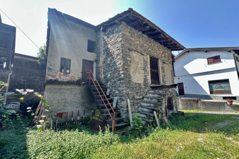 Rustico da Ristrutturare Lago Como Sorico con giardino