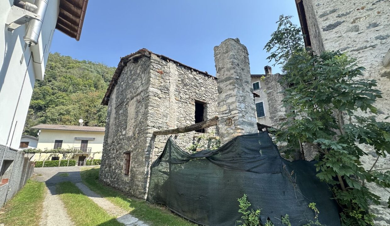 Rustico da Ristrutturare Lago Como Sorico