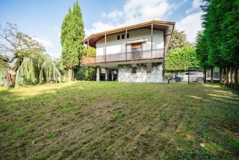 Villa Fronte Lago Como con Giardino Abbadia Lariana