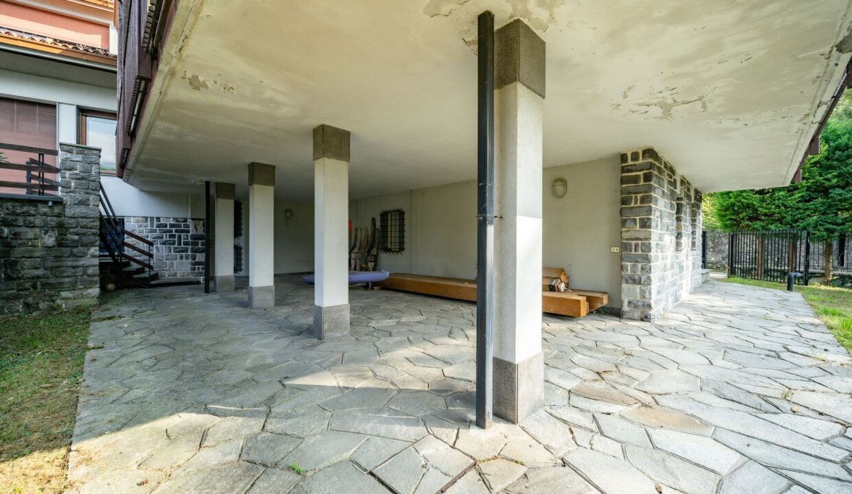 Villa Fronte Lago Como con Giardino Abbadia Lariana