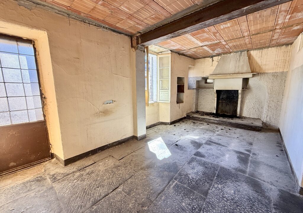 9DA119B5-23AB-490A-B144-C9BA00D0BAB9_1_105_c