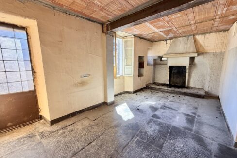 9DA119B5-23AB-490A-B144-C9BA00D0BAB9_1_105_c