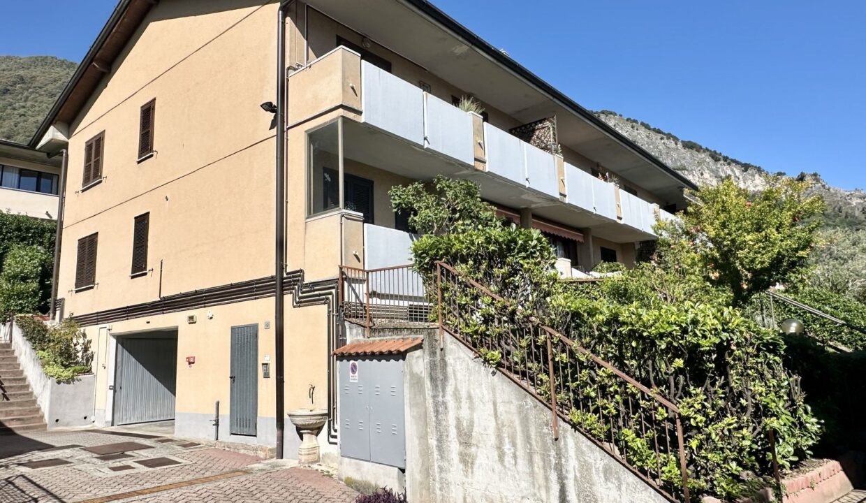 Appartamento Musso con Giardino e Garage