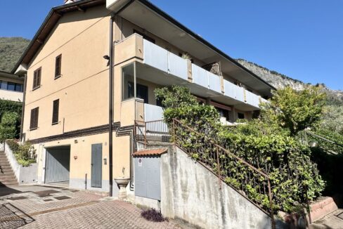 Appartamento Musso con Giardino e Garage