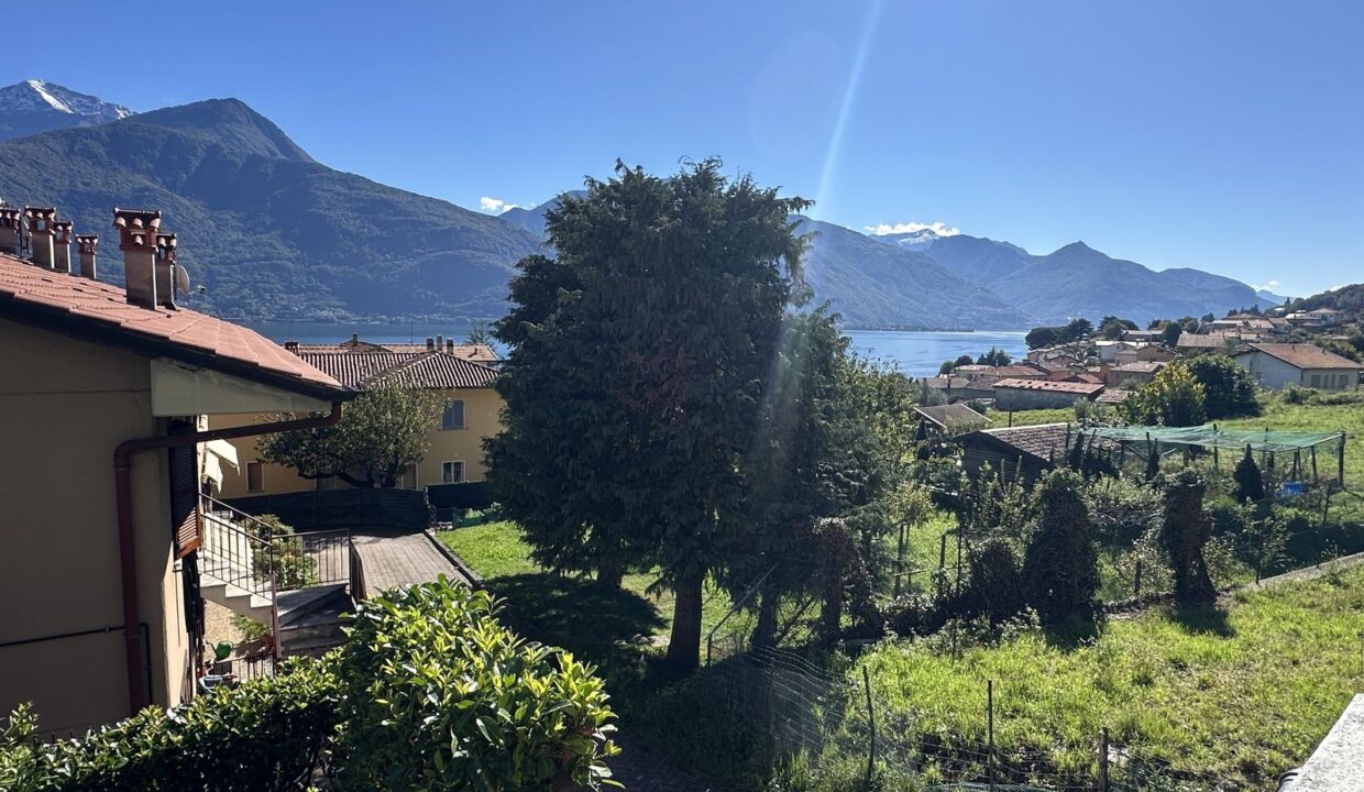 Appartamento Musso con Giardino e Garage