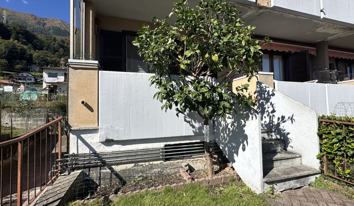 Appartamento Musso con Giardino e Garage