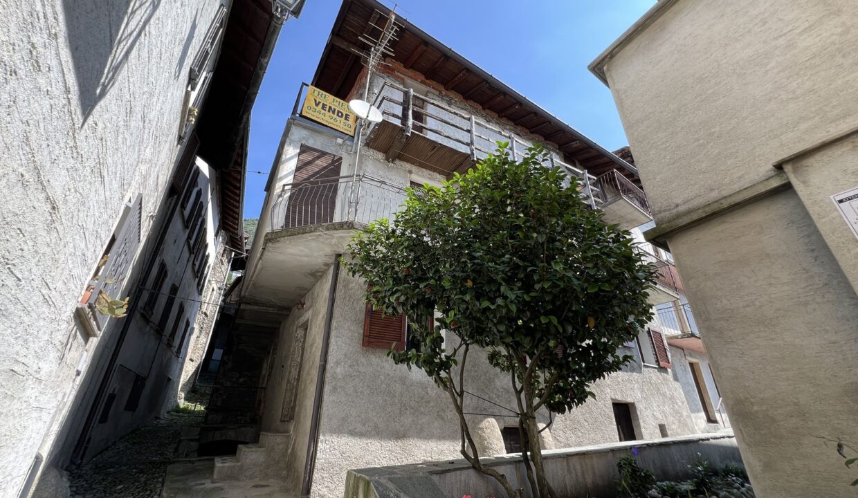 Appartamento Vercana con Balcone