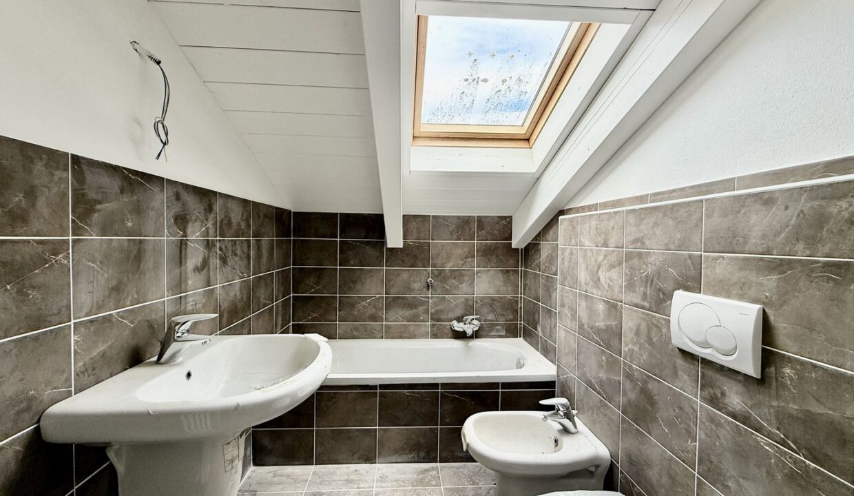 Lago Como Gravedona ed Uniti Appartamento con Garage