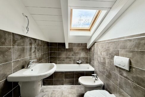 Lago Como Gravedona ed Uniti Appartamento con Garage