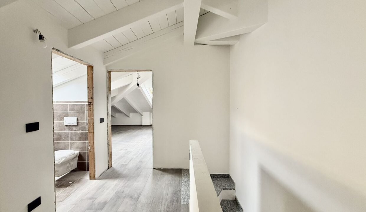 Lago Como Gravedona ed Uniti Appartamento con Garage