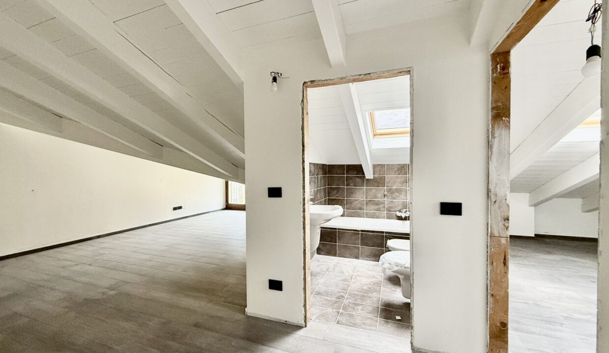 Lago Como Gravedona ed Uniti Appartamento con Garage