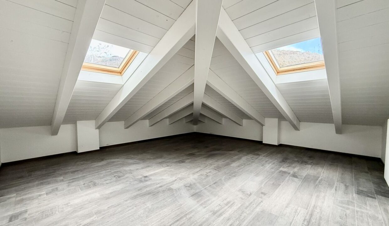 Lago Como Gravedona ed Uniti Appartamento con Garage