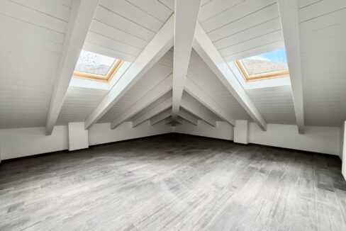 Lago Como Gravedona ed Uniti Appartamento con Garage