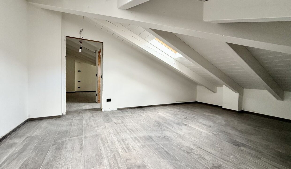 Lago Como Gravedona ed Uniti Appartamento con Garage