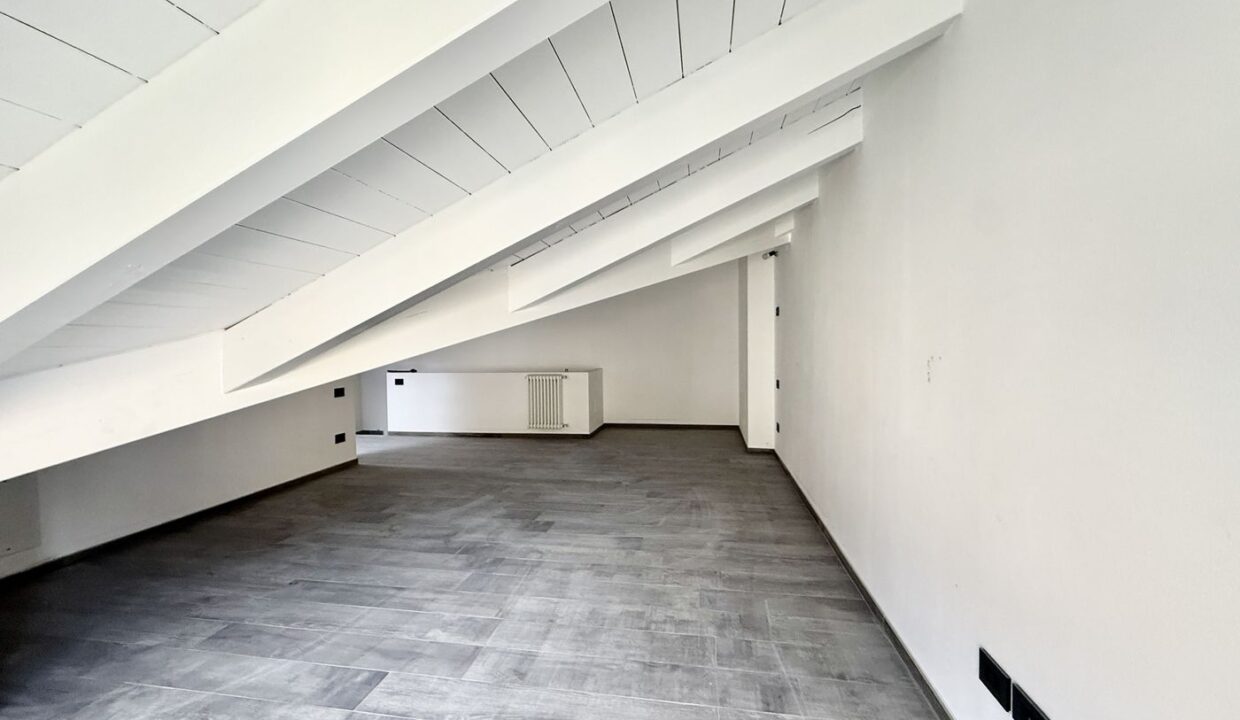 Lago Como Gravedona ed Uniti Appartamento con Garage