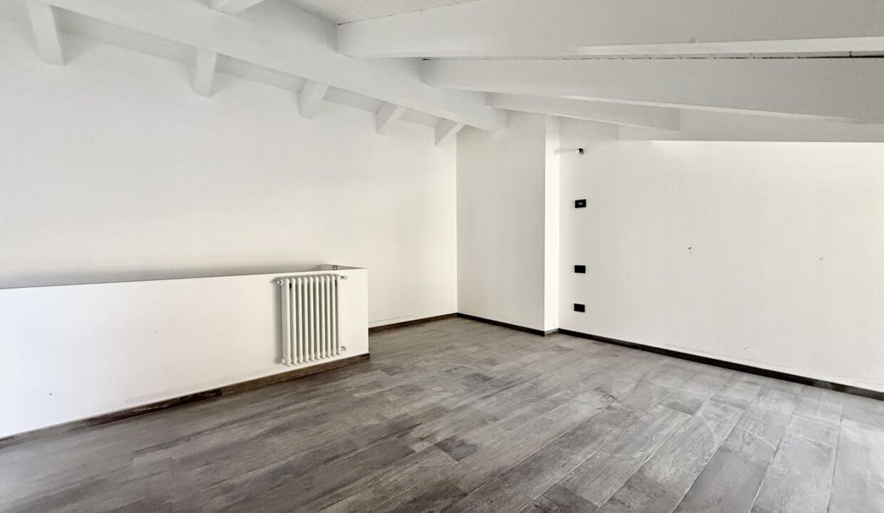 Lago Como Gravedona ed Uniti Appartamento con Garage