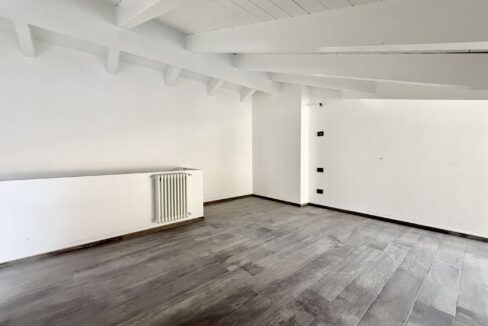 Lago Como Gravedona ed Uniti Appartamento con Garage