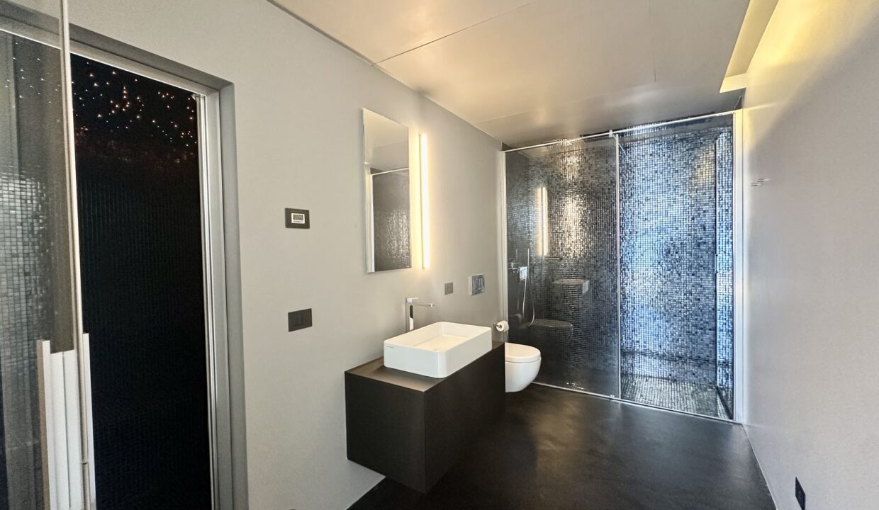 Appartamento Moderno Cremia con Terrazzi