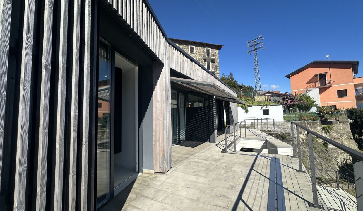 Appartamento Moderno Cremia con Terrazzi