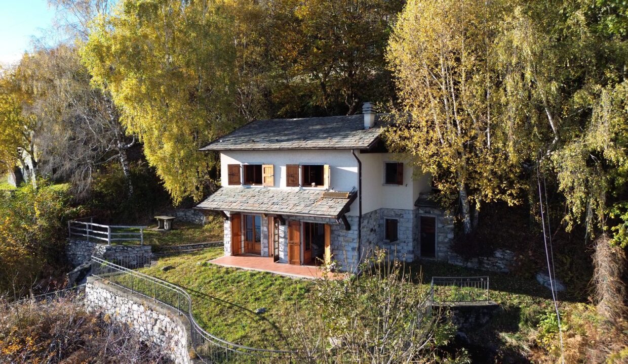 Casa Indipendente Gera Lario Collinare con Terreno