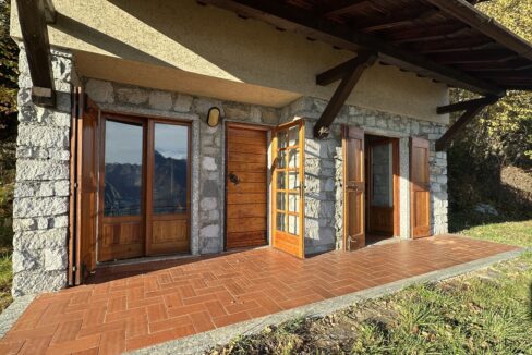 Casa Indipendente Gera Lario Collinare con Terreno