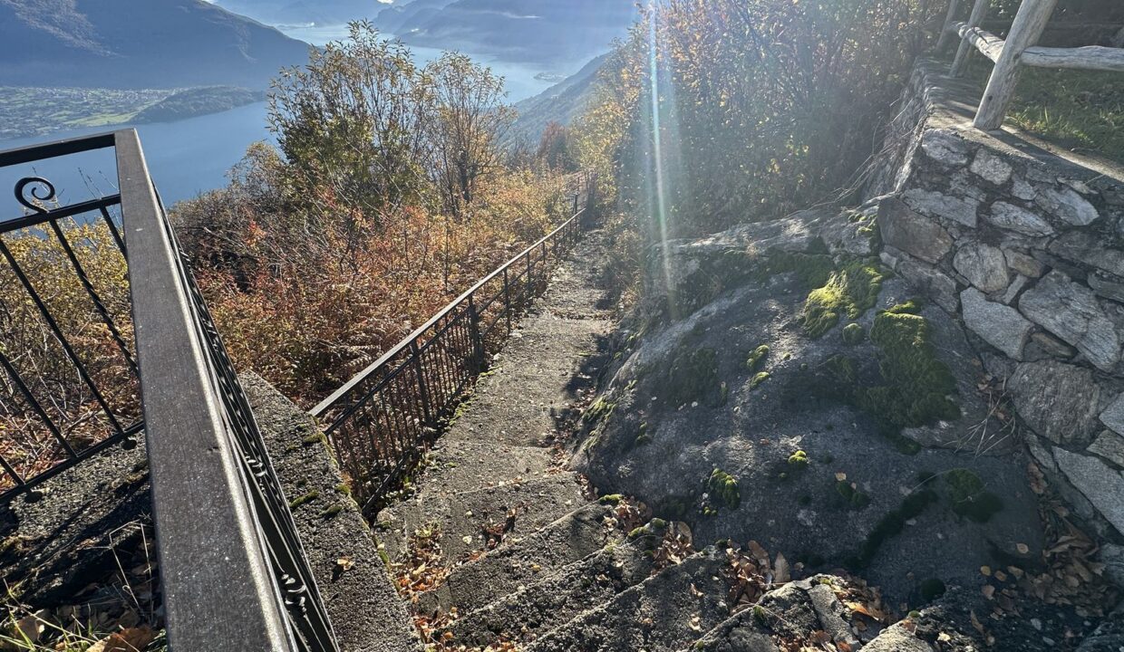 Casa Indipendente Gera Lario Collinare con Terreno