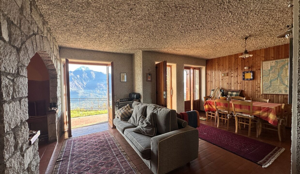 Casa Indipendente Gera Lario Collinare con Terreno